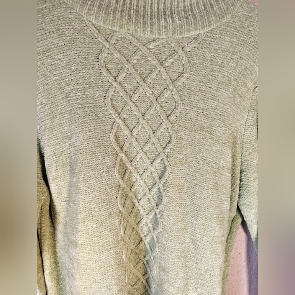 Vintage Woman's long green large Yarn Works sweater Irish knotwork design NICE! - Picture 2 of 7